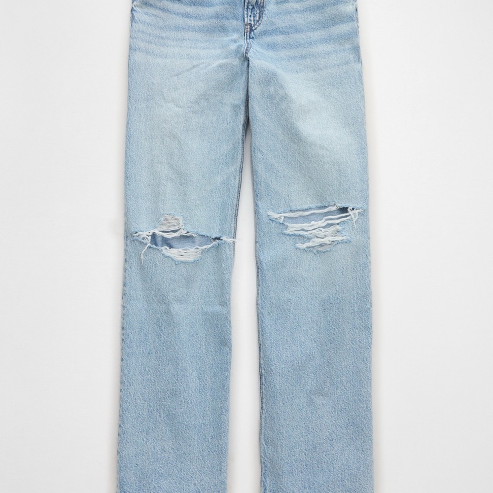 American Eagle Outfitters Light Blue Distressed Stovepipe Jeans. NWOT.